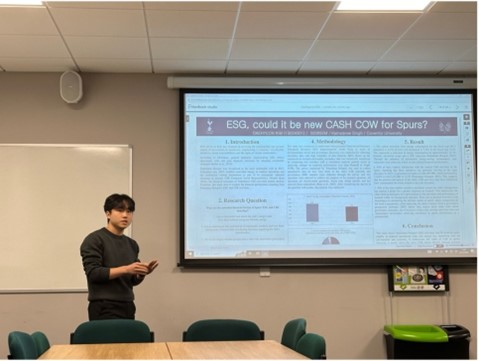 Dae-hyeon Kim giving a presentation