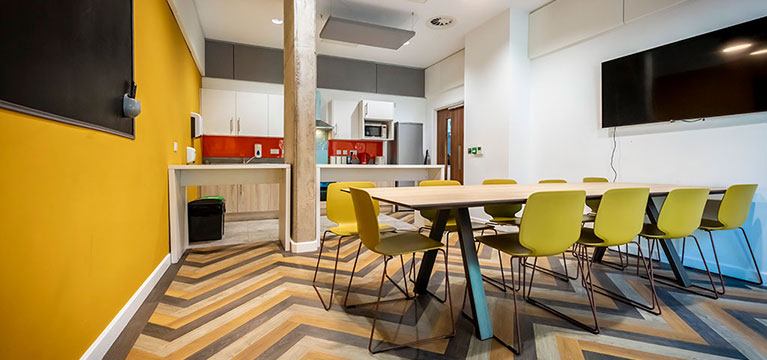 Dining area with table and chairs in bishop gate