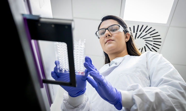 Student in labratory conducting an experiment