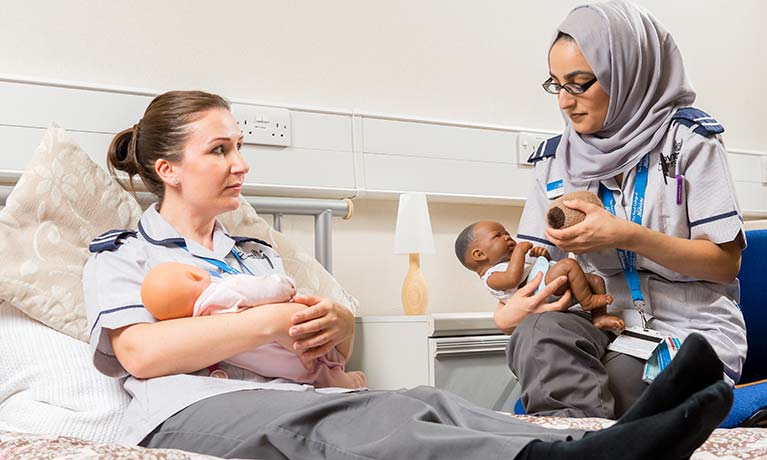 2 student nurses practicing